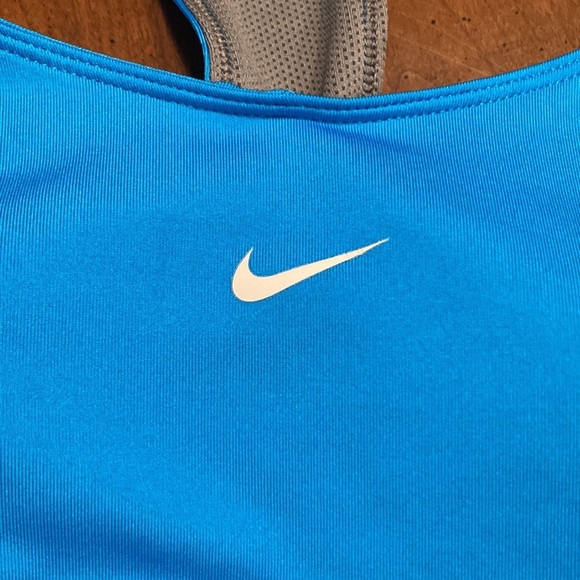 NIKE Womens Racer Back Active Wear Tank Top with Sports Bra - size Medium - Picture 3 of 17